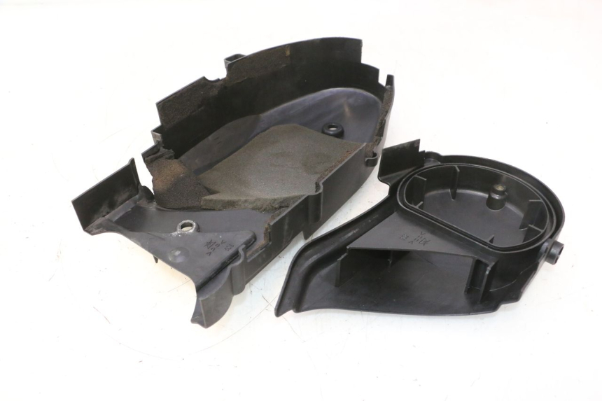 photo de ENGINE COVER YAMAHA YP MAJESTY 125 (1998 - 2001) - Zoom on usage condition
