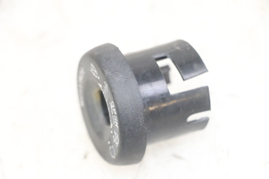 photo de IGNITION SWITCH COVER MBK BOOSTER SPIRIT NAKED 50 (2004 - 2017) - Zoom on usage condition