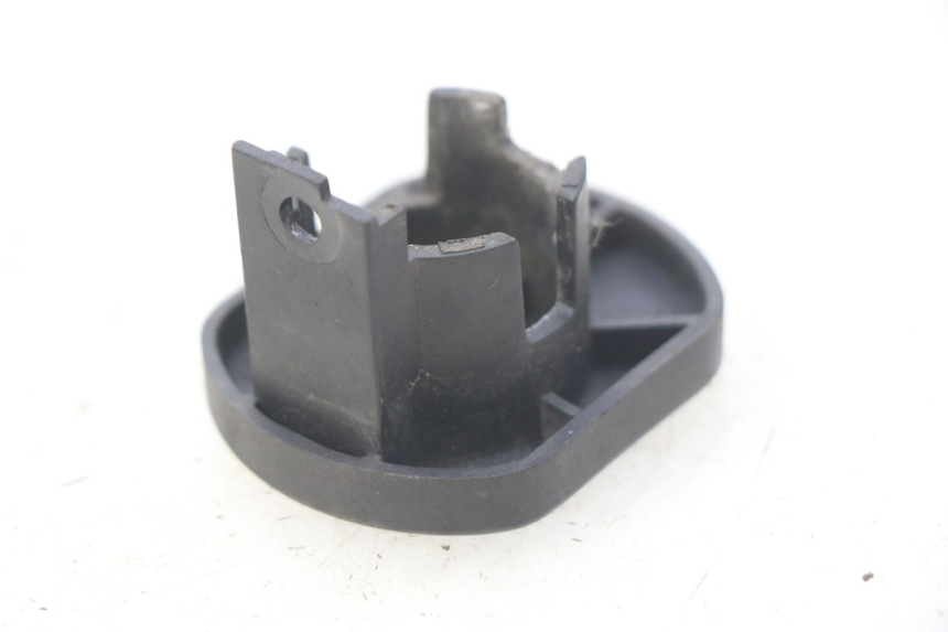 photo de IGNITION SWITCH COVER SYM CROX 4T 50 (2016 - 2023) - Zoom on usage condition