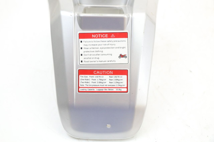 photo de IGNITION SWITCH COVER LONGJIA EASY MAX 125 (2020 - 2024) - Technical close-up