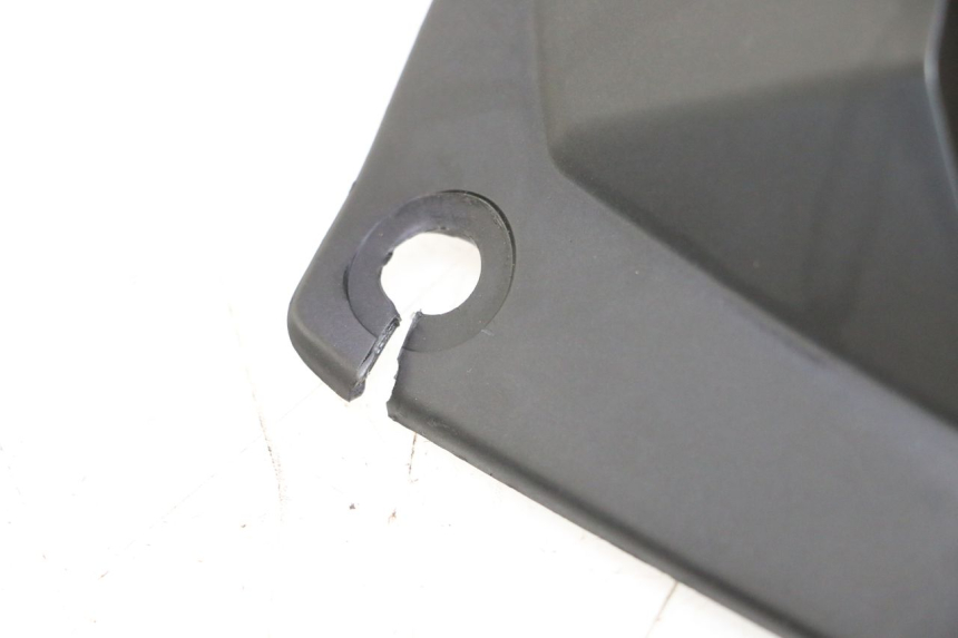 photo de IGNITION SWITCH COVER SUZUKI GSR 600 (2005 - 2012) - Fixing points details