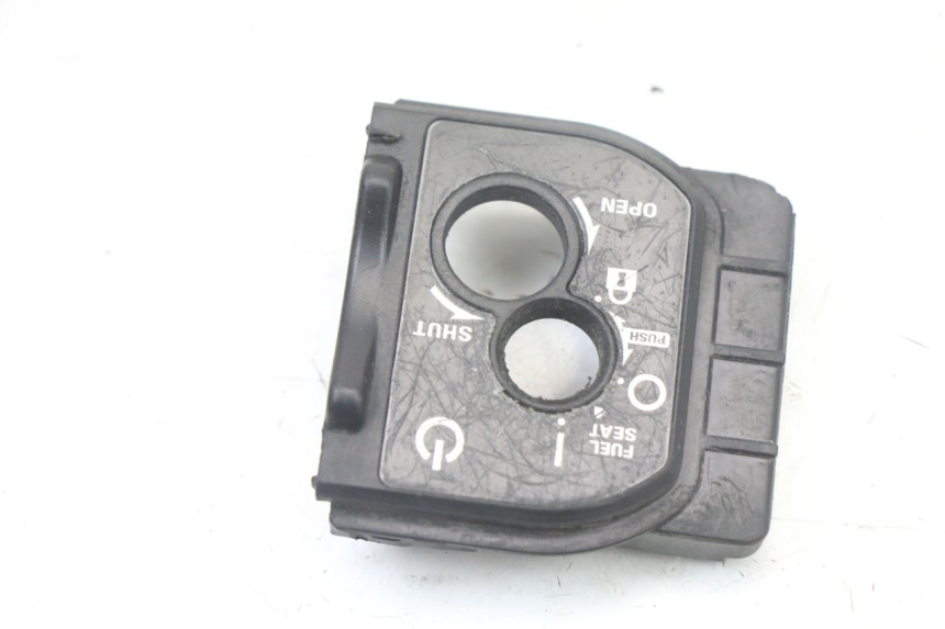 photo de IGNITION SWITCH COVER HONDA PCX (JF57/JF64) 125 (2014 - 2018) - Zoom on usage condition