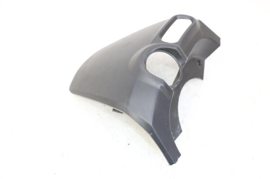 photo de IGNITION SWITCH COVER SYM JOYMAX 125 (2010 - 2017) - Zoom on usage condition