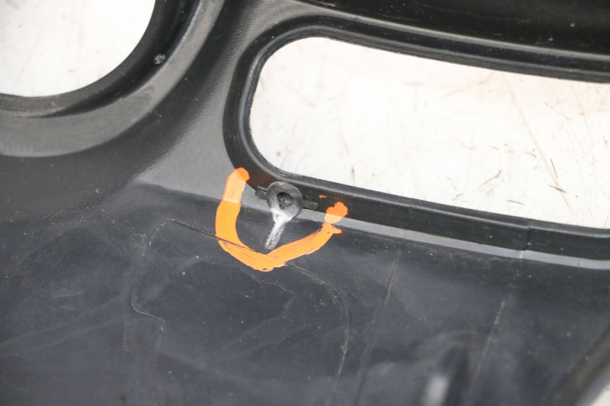 photo de IGNITION SWITCH COVER SYM JOYMAX 125 (2010 - 2017) - Technical close-up