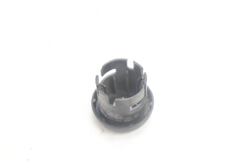 photo de IGNITION SWITCH COVER SYM MIO 50 (2005 - 2010) - Alternative perspective