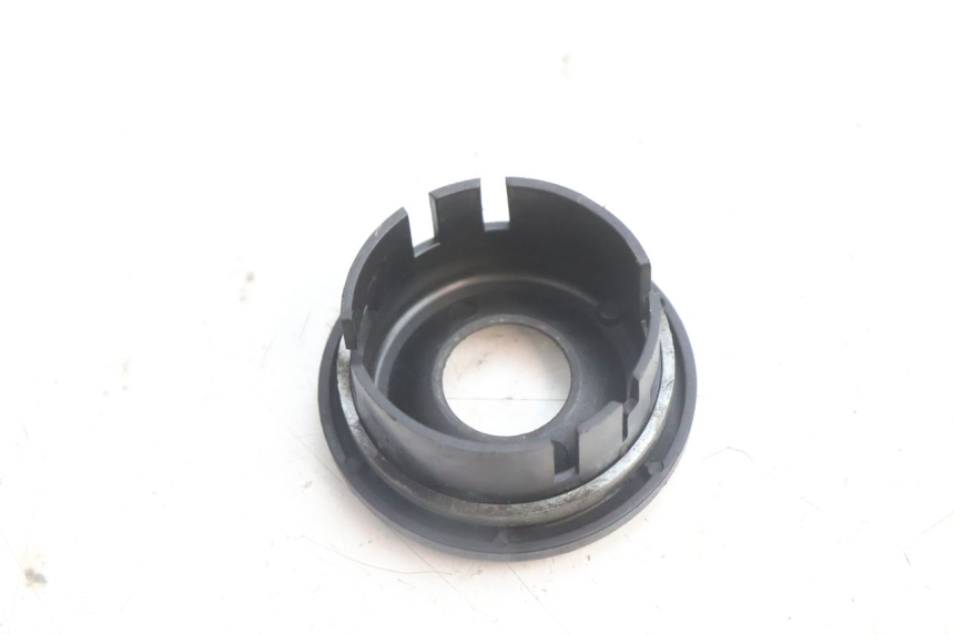 photo de IGNITION SWITCH COVER PIAGGIO MP3 500 (2016 - 2018) - Alternative perspective