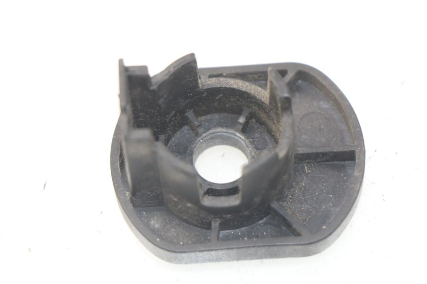 photo de IGNITION SWITCH COVER SYM ORBIT 2 4T 50 (2008 - 2017) - Zoom on usage condition