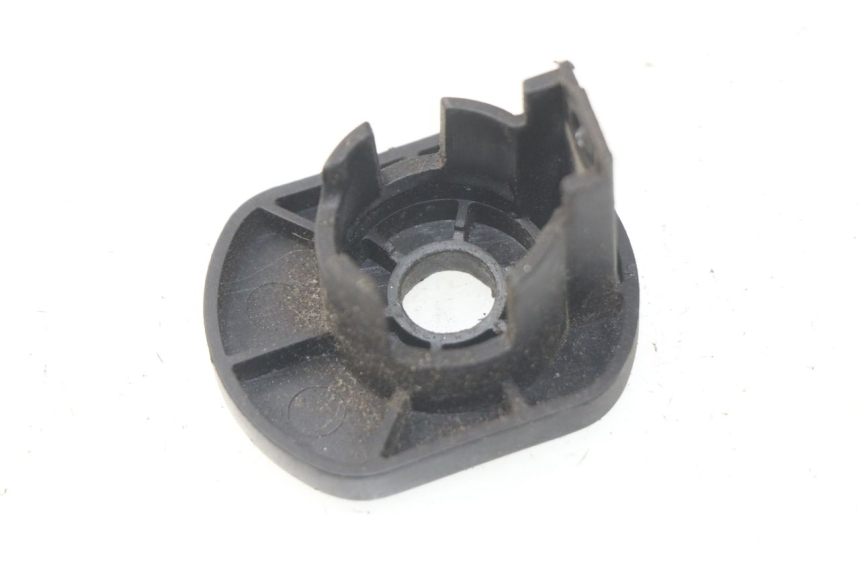 photo de IGNITION SWITCH COVER SYM ORBIT 2 4T 50 (2008 - 2017) - Zoom on usage condition