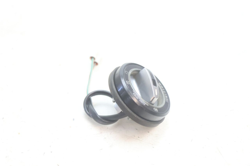 photo de IGNITION SWITCH COVER JM MOTORS R-MAX TECH 50 (2024 - 2026) - Zoom on usage condition