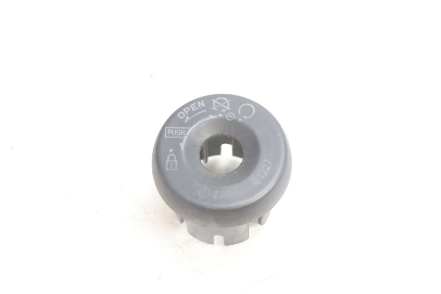 photo de IGNITION SWITCH COVER APRILIA SCARABEO GT 125 (1999 - 2007) - Main view