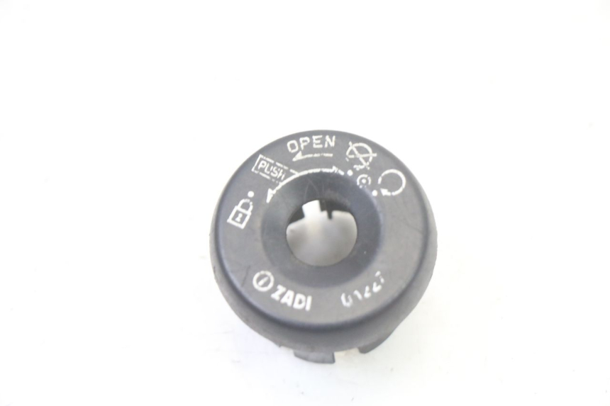 photo de IGNITION SWITCH COVER APRILIA SCARABEO GT TOURING 125 (1999 - 2005) - Component detail