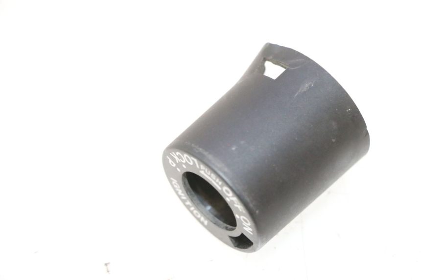 photo de IGNITION SWITCH COVER DUCATI SS IE DS CARENEE 1000 (2002 - 2006) - Alternative perspective