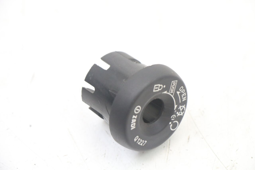 photo de IGNITION SWITCH COVER YAMAHA YP MAJESTY 125 (2007 - 2010) - Component detail