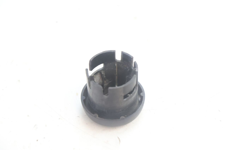 photo de IGNITION SWITCH COVER YAMAHA YP MAJESTY 125 (2002 - 2006) - Alternative perspective