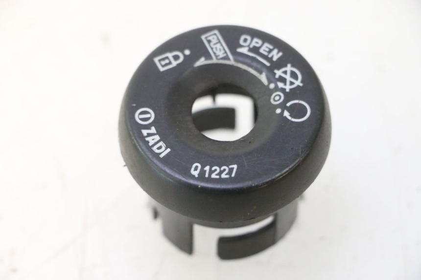 photo de IGNITION SWITCH COVER YAMAHA YP MAJESTY 125 (1998 - 2001) - Main view