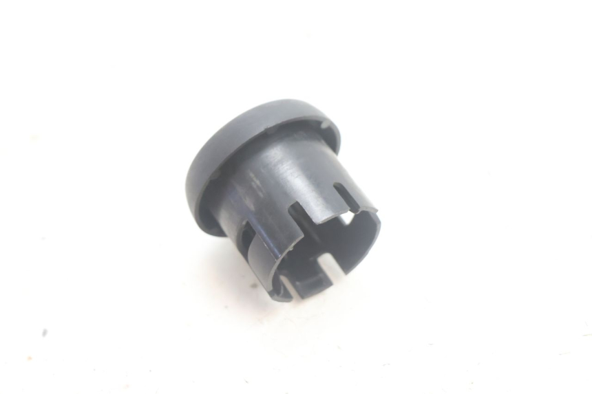 photo de IGNITION SWITCH COVER YAMAHA YP MAJESTY 125 (2002 - 2006) - Zoom on usage condition