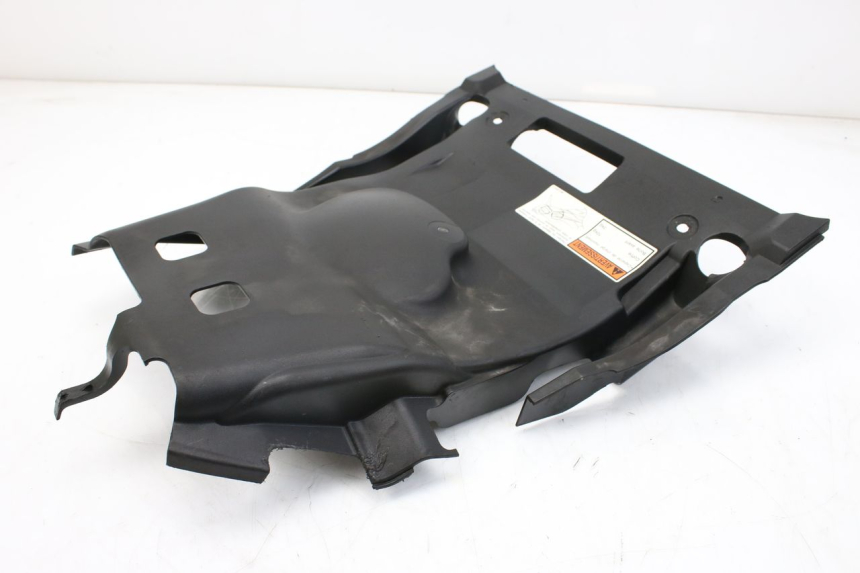 photo de UNDERSEAT COVER SUZUKI AN BURGMAN 400 (2006 - 2010) - Fixing points details