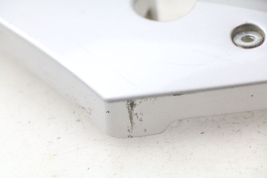 photo de UNDERSEAT PANEL HYOSUNG AQUILA GV 125 (2009 - 2016) - Technical close-up