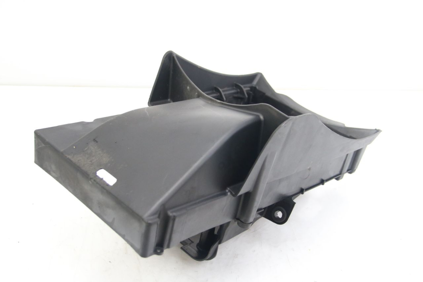 photo de UNDERSEAT COVER APRILIA ATLANTIC 500 (2002 - 2003) - Component detail