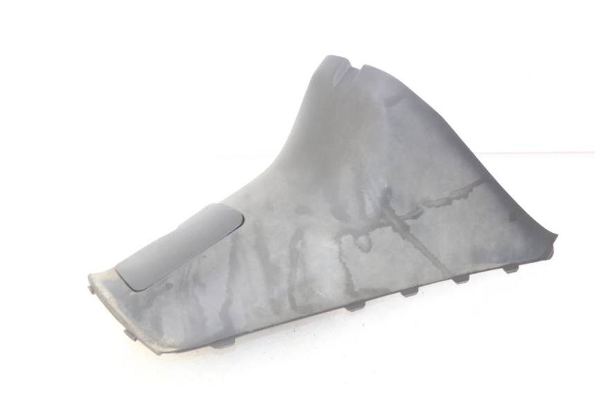 photo de UNDERSEAT COVER HONDA BALI EX 100 (1996 - 2000) - Zoom on usage condition