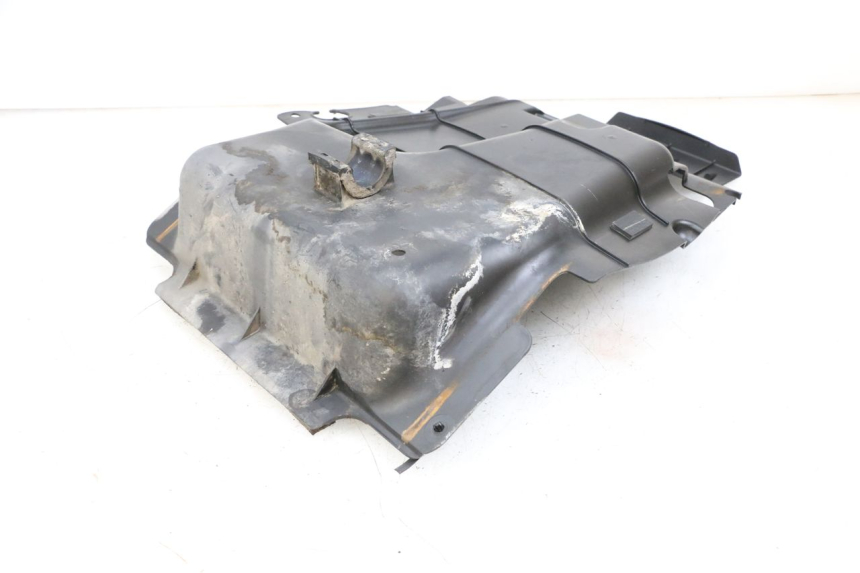 photo de UNDERSEAT PANEL SUZUKI BURGMAN EXECUTIVE ABS 650 (2006 - 2012) - Technical close-up