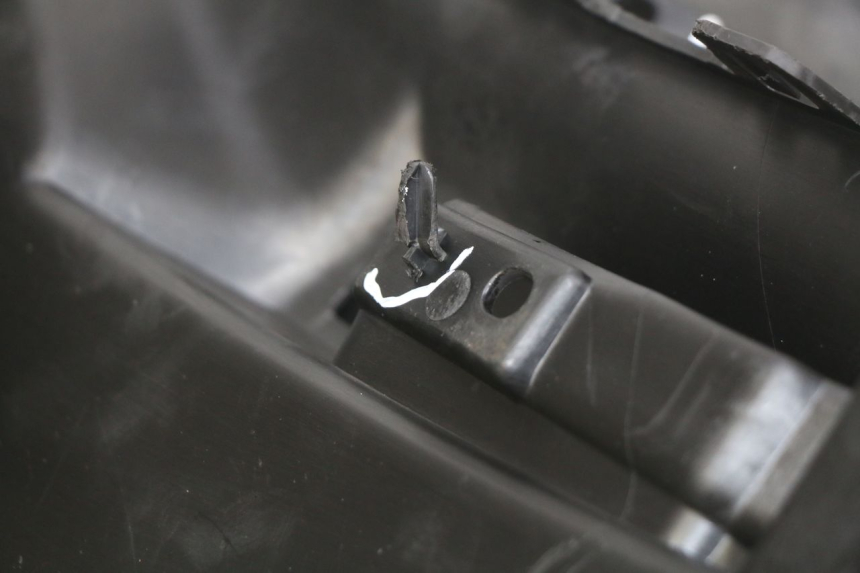 photo de UNDERSEAT COVER PEUGEOT CITYSTAR 125 (2011 - 2017) - Zoom on usage condition