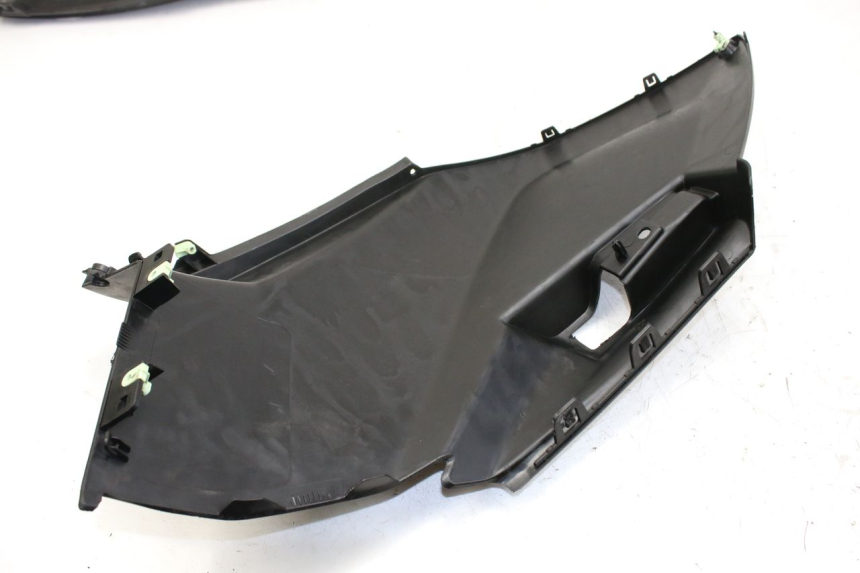 photo de UNDERSEAT COVER PEUGEOT CITYSTAR 50 (2013 - 2017) - Fixing points details