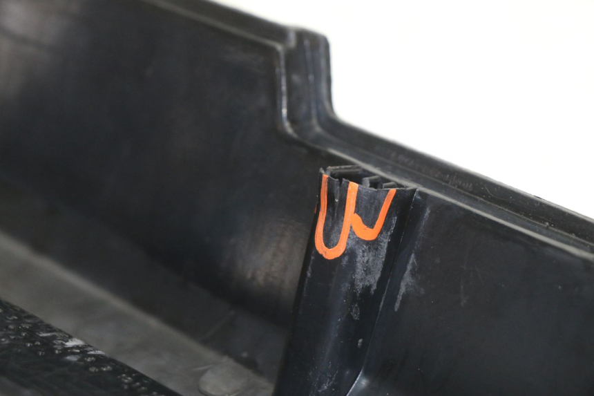 photo de RIGHT UNDERSEAT PANEL PEUGEOT 103 SPX CLIP 50 (1989 - 1992) - Fixing points details