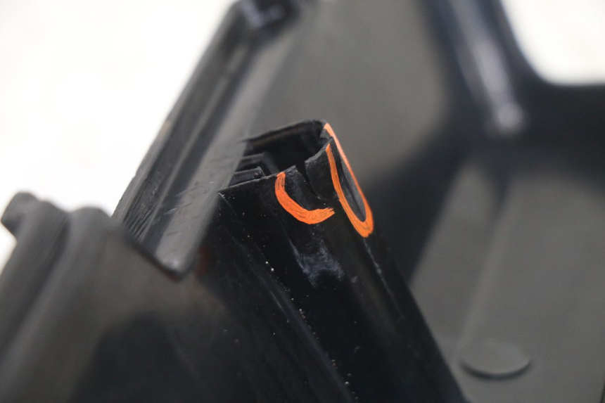 photo de RIGHT UNDERSEAT PANEL PEUGEOT 103 SPX CLIP 50 (1989 - 1992) - Surface and material condition