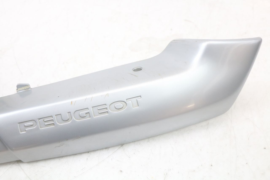 photo de RIGHT SIDE SEAT COVER PEUGEOT 103 VOGUE VS2 50 (2004 - 2017) - Zoom on usage condition