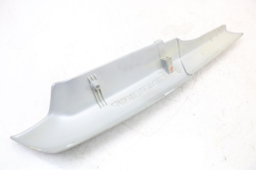 photo de RIGHT SIDE SEAT COVER PEUGEOT 103 VOGUE VS2 50 (2004 - 2017) - Fixing points details