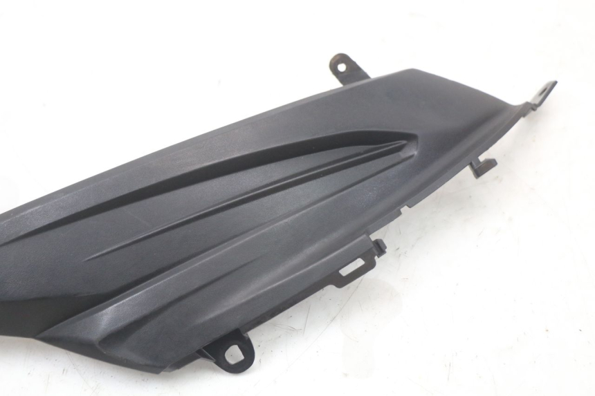 photo de RIGHT UNDERSEAT PANEL SUZUKI ADDRESS 110 (2015 - 2020) - Alternative perspective