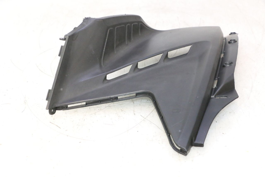 photo de RIGHT SIDE SEAT COVER KYMCO AGILITY 16+ 4T 50 (2018 - 2023) - Zoom on usage condition