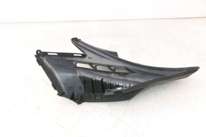 photo de RIGHT SIDE SEAT COVER KYMCO AGILITY 16+ 4T 50 (2018 - 2023) - Surface and material condition