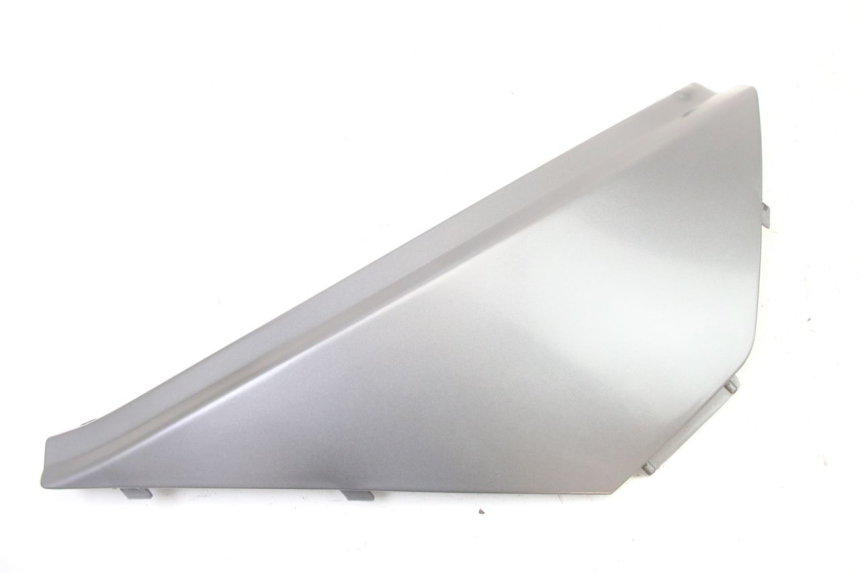 photo de RIGHT UNDERSEAT PANEL APRILIA ATLANTIC 125 (2003 - 2009) - Main view