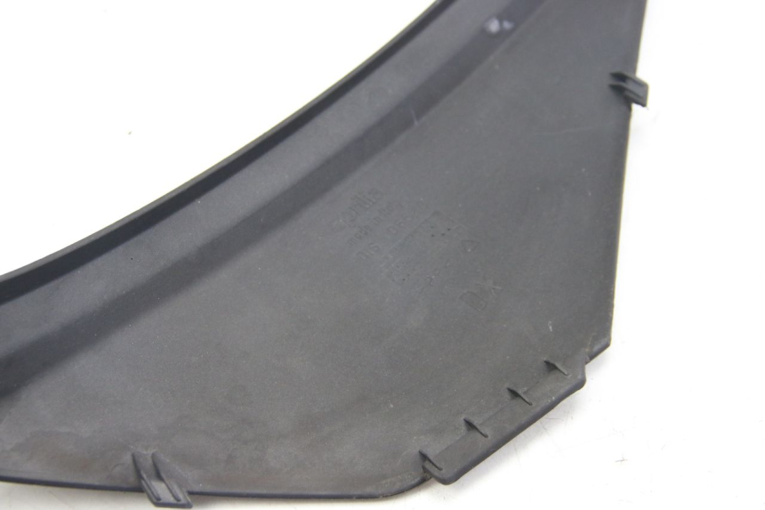 photo de RIGHT SIDE UNDER SEAT COVER APRILIA ATLANTIC 500 (2002 - 2003) - Fixing points details