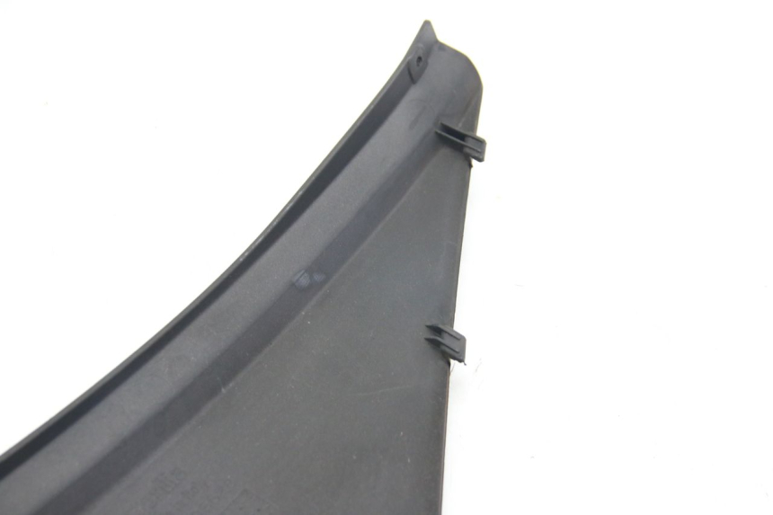 photo de RIGHT SIDE UNDER SEAT COVER APRILIA ATLANTIC 500 (2002 - 2003) - Surface and material condition