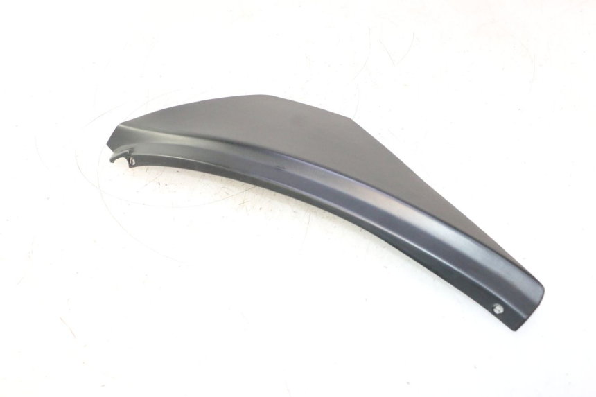 photo de RIGHT UNDERSEAT PANEL APRILIA ATLANTIC S 125 (2010 - 2013) - Zoom on usage condition