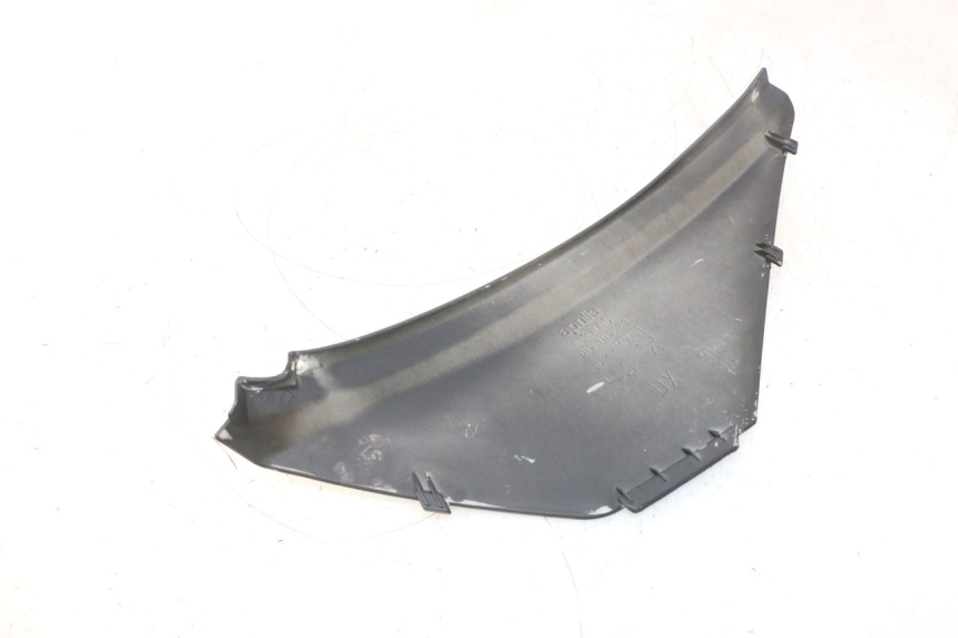 photo de RIGHT UNDERSEAT PANEL APRILIA ATLANTIC S 125 (2010 - 2013) - Alternative perspective