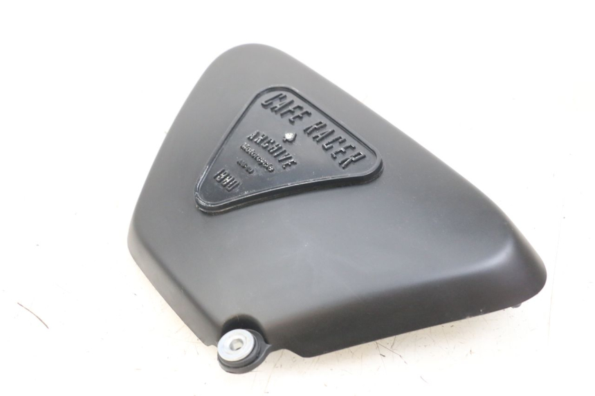 photo de RIGHT UNDERSEAT PANEL ARCHIVE CAFE RACER 4T 50 (2019 - 2024) - Zoom on usage condition