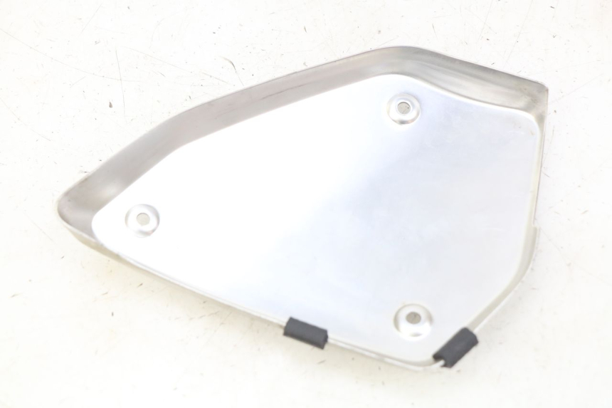 photo de RIGHT SIDE SEAT COVER HONDA CB R 1000 (2018 - 2023) - Zoom on usage condition