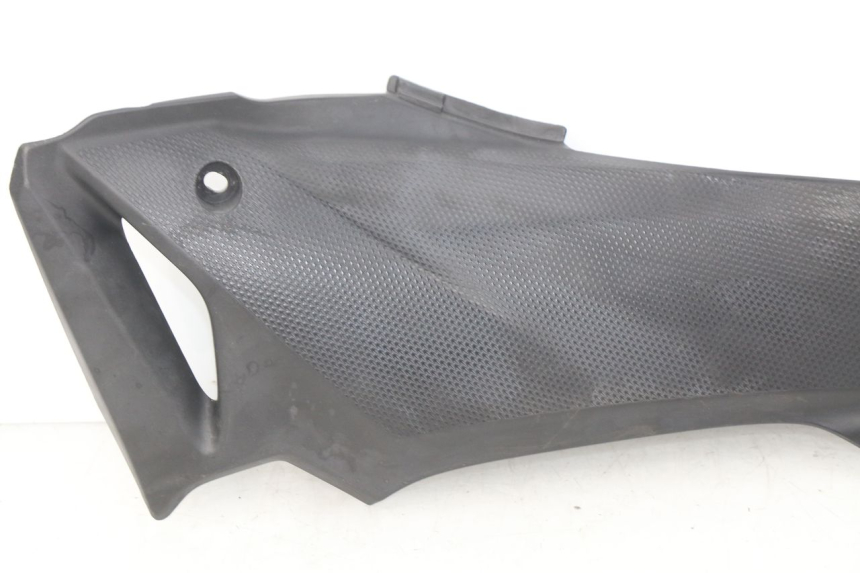 photo de RIGHT UNDERSEAT PANEL HONDA CBRF CBR-F PC41 600 (2011 - 2013) - Alternative perspective