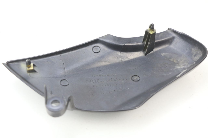 photo de RIGHT UNDERSEAT PANEL HONDA CG 125 (1996 - 1998) - Zoom on usage condition