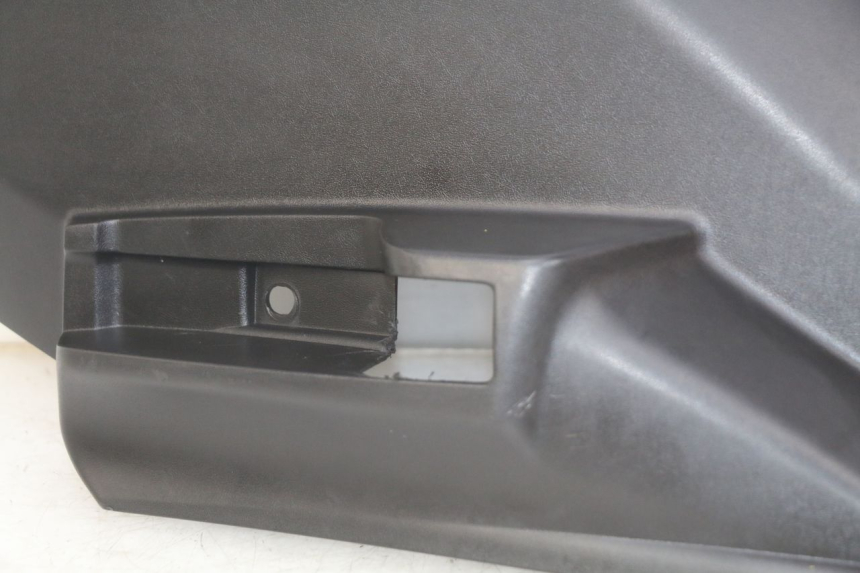 photo de RIGHT SIDE SEAT COVER PEUGEOT CITYSTAR AIR 125 (2014 - 2017) - Markings and original references