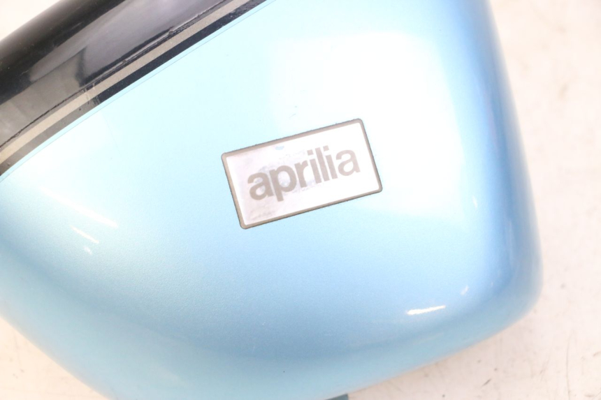 photo de RIGHT UNDERSEAT PANEL APRILIA CLASSIC 125 (1995 - 2001) - Technical close-up