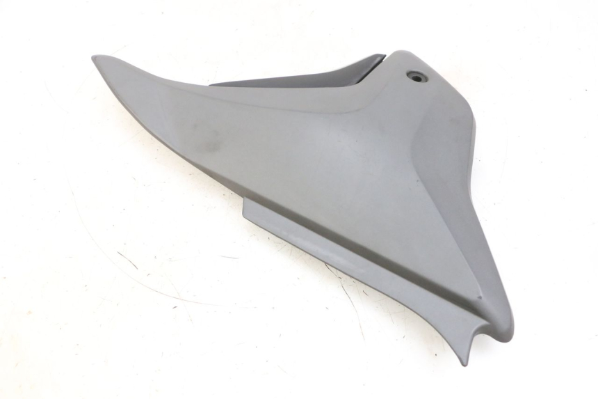 photo de RIGHT UNDERSEAT PANEL KSR CODE 125 (2018 - 2020) - Zoom on usage condition