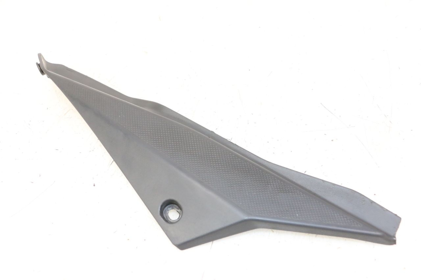 photo de RIGHT UNDERSEAT PANEL DERBI SENDA SM DRD X-TREME 50 (2011 - 2017) - Main view