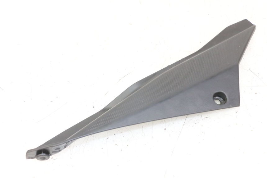 photo de RIGHT UNDERSEAT PANEL DERBI SENDA SM DRD X-TREME 50 (2011 - 2017) - Fixing points details