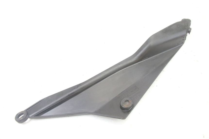 photo de RIGHT UNDERSEAT PANEL DERBI SENDA SM DRD X-TREME 50 (2011 - 2017) - Zoom on usage condition