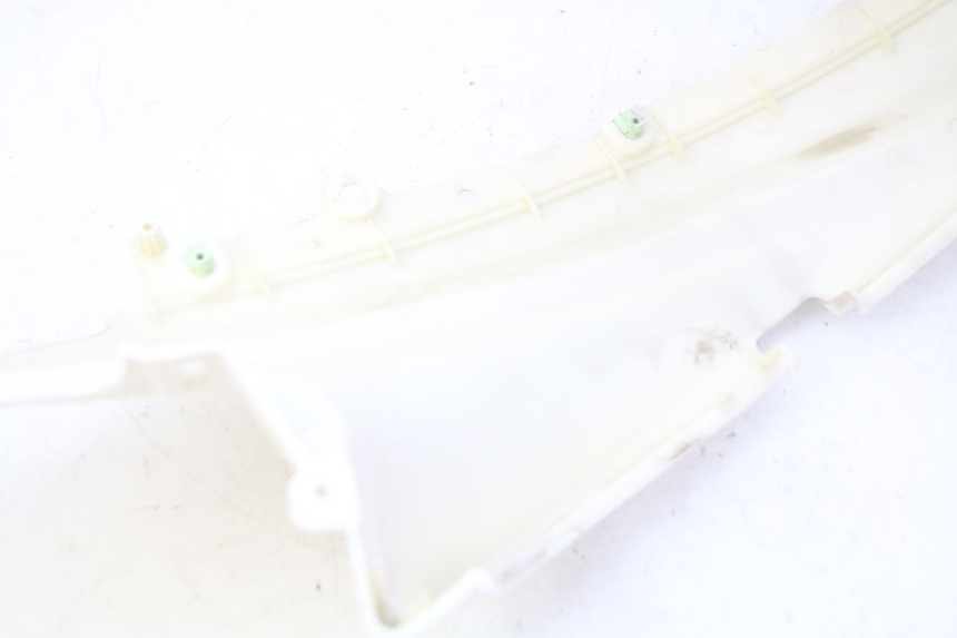 photo de RIGHT SIDE UNDER SEAT COVER PEUGEOT DJANGO 2T 50 (2014 - 2019) - Zoom on usage condition